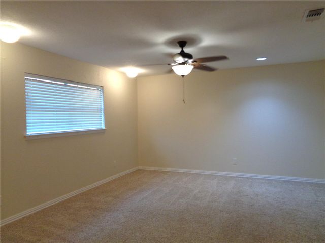 1401 22nd Avenue N, Texas City, TX 77590
