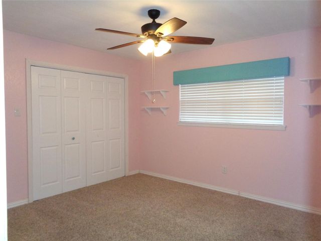 1401 22nd Avenue N, Texas City, TX 77590