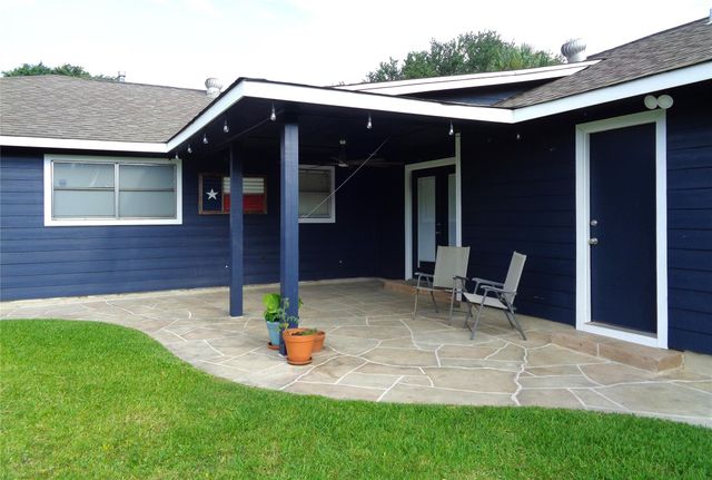 1401 22nd Avenue N, Texas City, TX 77590