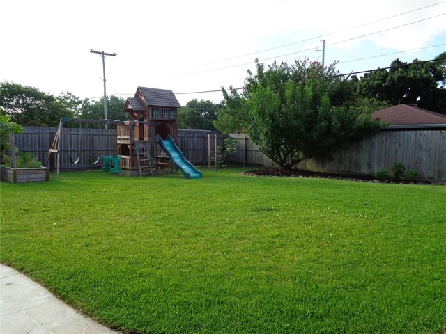 1401 22nd Avenue N, Texas City, TX 77590