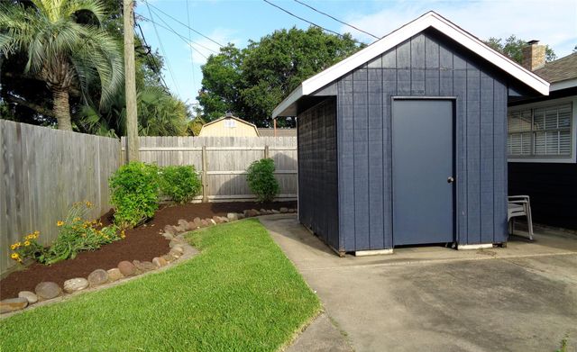 1401 22nd Avenue N, Texas City, TX 77590