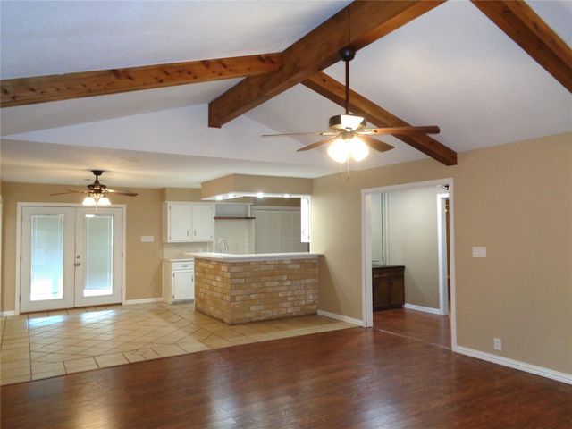 1401 22nd Avenue N, Texas City, TX 77590