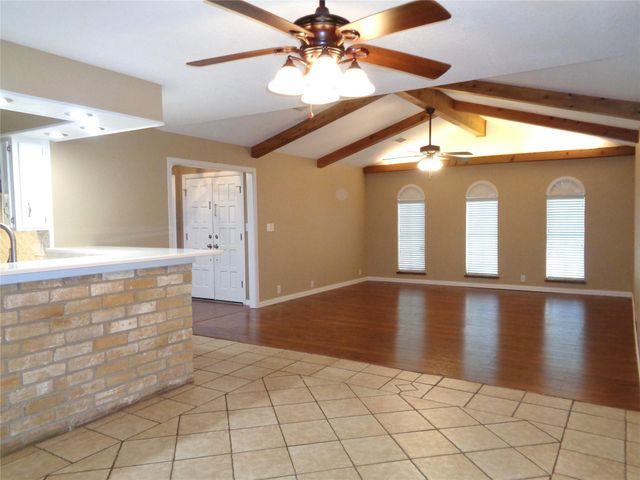 1401 22nd Avenue N, Texas City, TX 77590