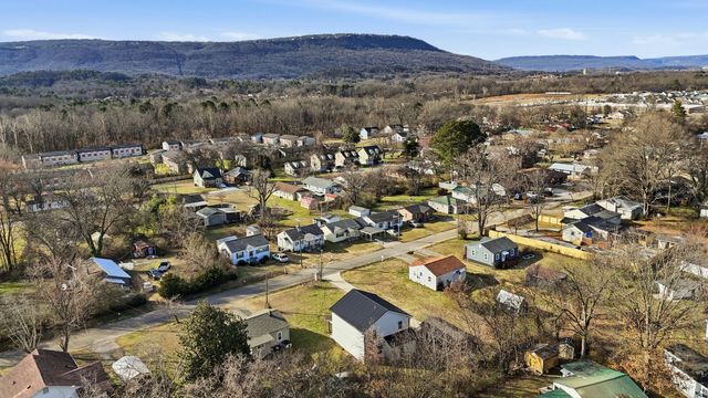 828 Henderson Avenue, Rossville, GA 30741