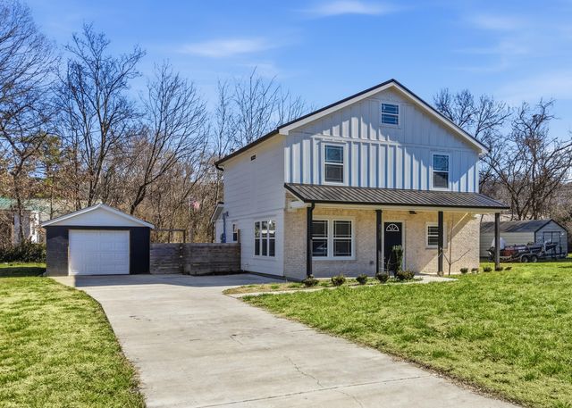 828 Henderson Avenue, Rossville, GA 30741