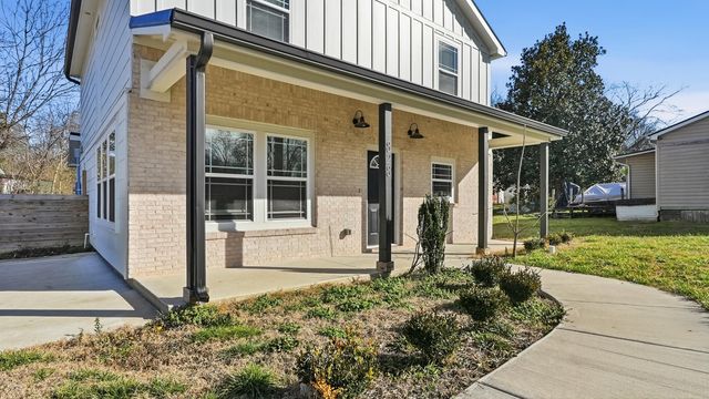 828 Henderson Avenue, Rossville, GA 30741