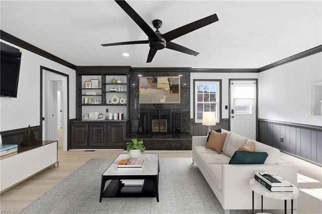 949 Lindsley DR, Virginia Beach, VA 23454