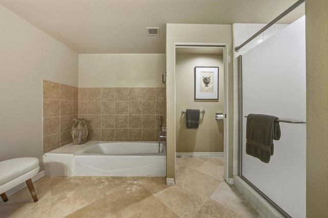 910 Island Drive 408, Rancho Mirage, CA 92270