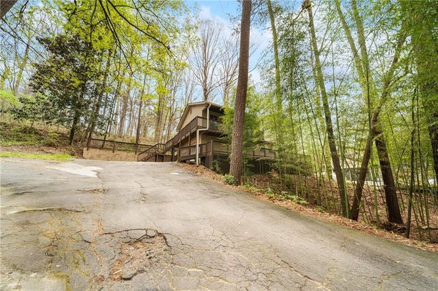 5121 Heather Road SE, Smyrna, GA 30082