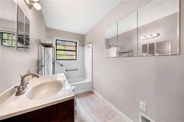 5121 Heather Road SE, Smyrna, GA 30082