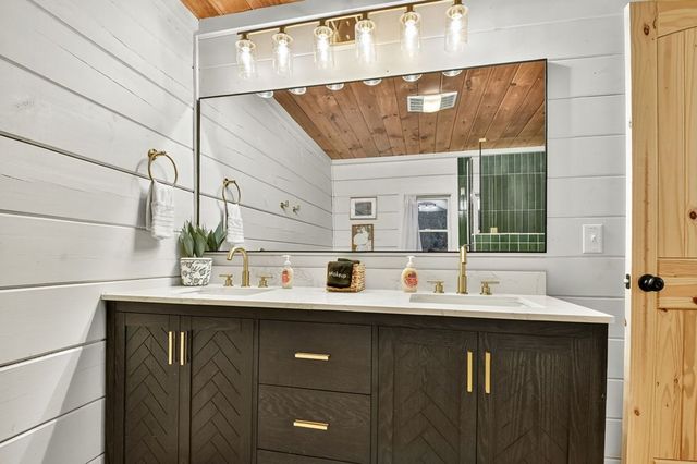 50 Lakeview Dr, Cherry Log, GA 30522