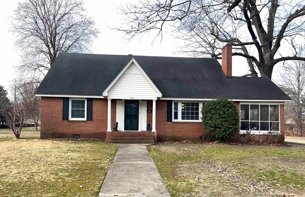 827 W Main Street, Piggott, AR 72454