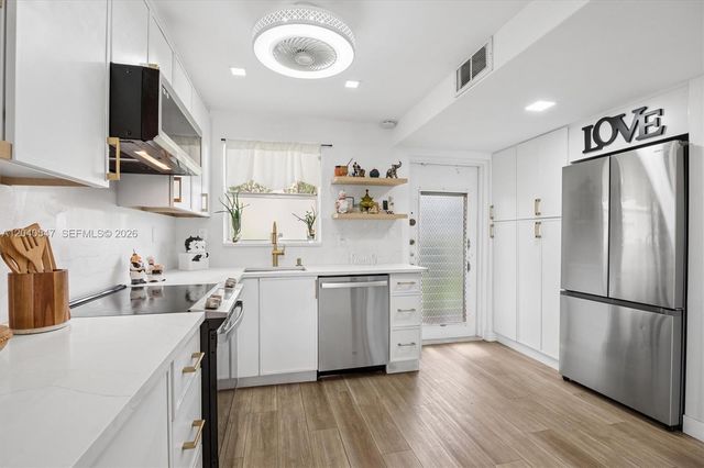 2741 N Pine Island Rd 111, Sunrise, FL 33322