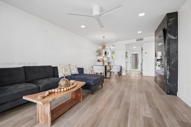 2741 N Pine Island Rd 111, Sunrise, FL 33322
