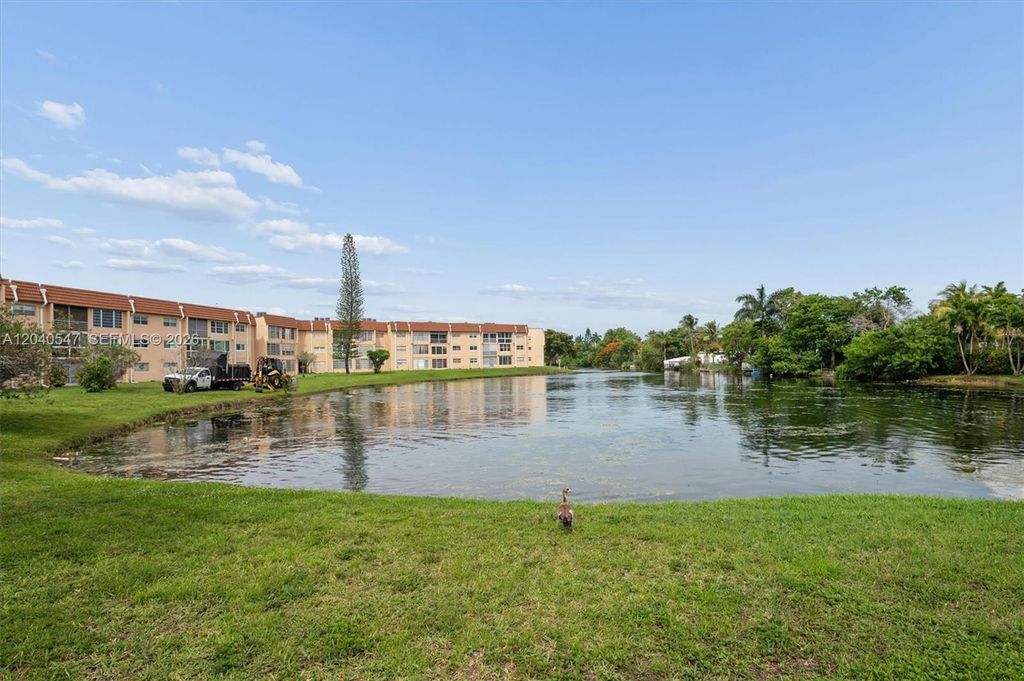2741 N Pine Island Rd 111, Sunrise, FL 33322