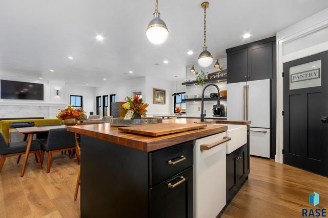 221 E 14th St Street, Sioux Falls, SD 57104