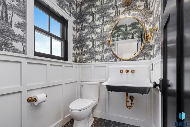 221 E 14th St Street, Sioux Falls, SD 57104