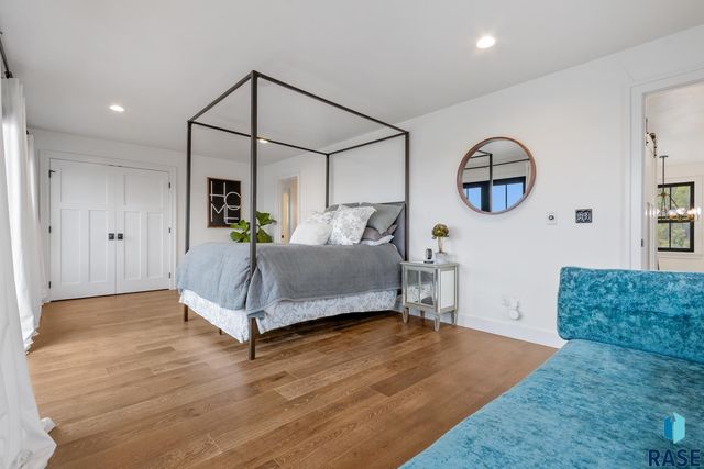 221 E 14th St Street, Sioux Falls, SD 57104