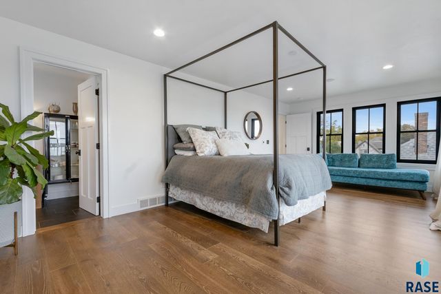 221 E 14th St Street, Sioux Falls, SD 57104