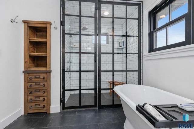 221 E 14th St Street, Sioux Falls, SD 57104