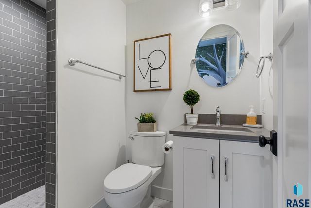 221 E 14th St Street, Sioux Falls, SD 57104