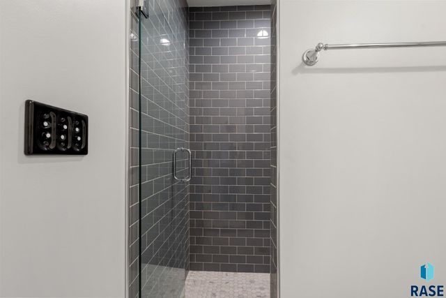 221 E 14th St Street, Sioux Falls, SD 57104