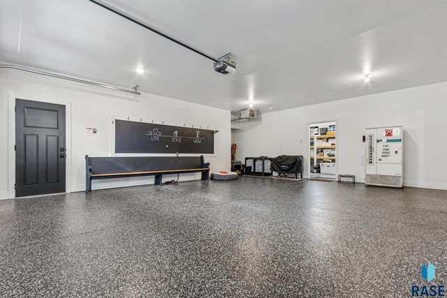 221 E 14th St Street, Sioux Falls, SD 57104