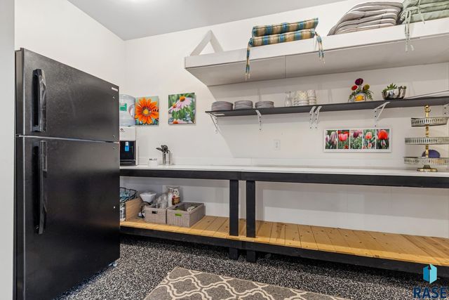 221 E 14th St Street, Sioux Falls, SD 57104