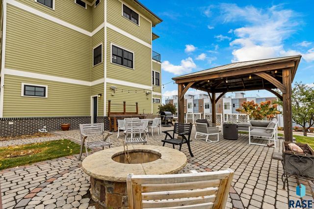 221 E 14th St Street, Sioux Falls, SD 57104