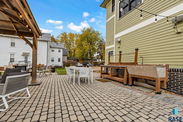 221 E 14th St Street, Sioux Falls, SD 57104