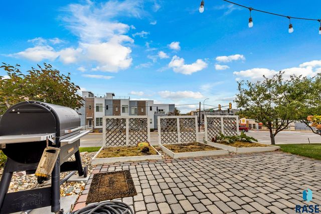 221 E 14th St Street, Sioux Falls, SD 57104