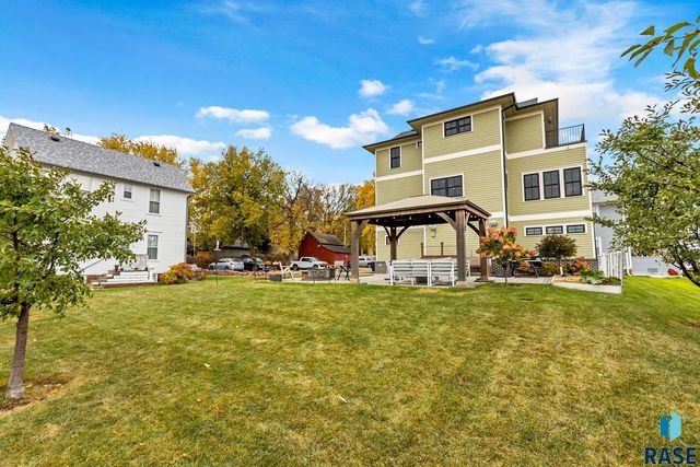 221 E 14th St Street, Sioux Falls, SD 57104