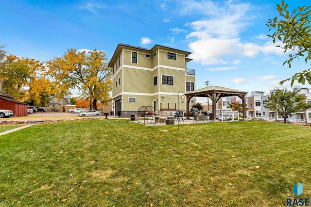 221 E 14th St Street, Sioux Falls, SD 57104