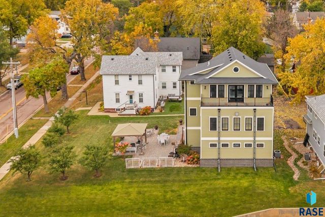 221 E 14th St Street, Sioux Falls, SD 57104