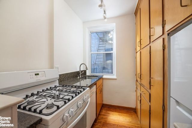 349 E 49th St Apt 3T, New York City, NY 10017