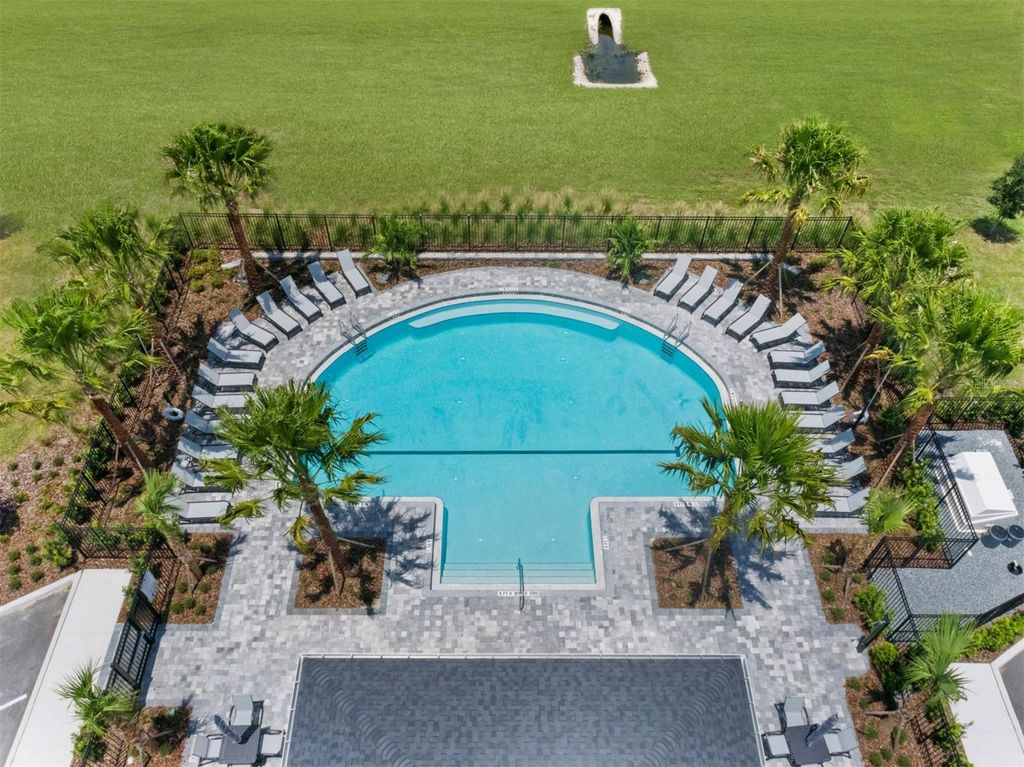 Image 21 of property listing at 2951 CAMELLIA FLOWER STREET, Apopka, FL 32703