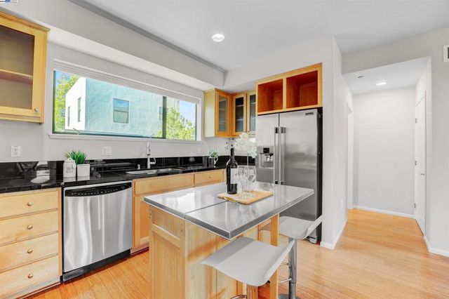 1220 66Th St, Emeryville, CA 94608