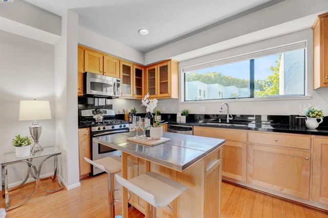 1220 66Th St, Emeryville, CA 94608