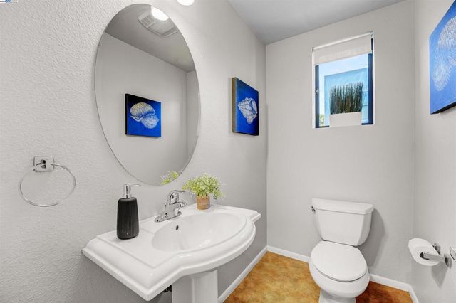 1220 66Th St, Emeryville, CA 94608