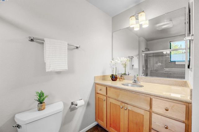 1220 66Th St, Emeryville, CA 94608