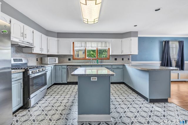 72 Bennett Avenue, Waterbury, CT 06708