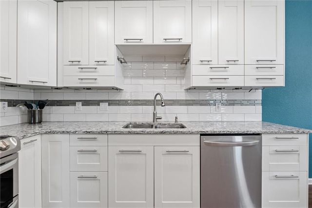 2005 E 24th Terrace, Lawrence, KS 66046