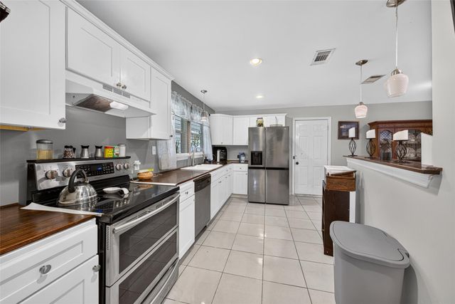 6039 Willow Glen Drive, Houston, TX 77033