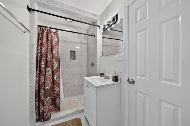 6039 Willow Glen Drive, Houston, TX 77033