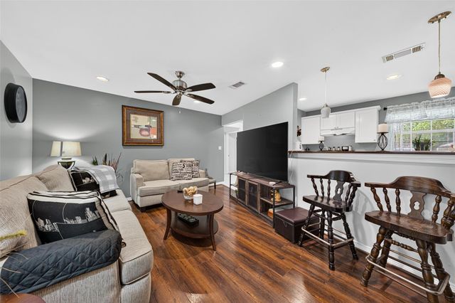 6039 Willow Glen Drive, Houston, TX 77033