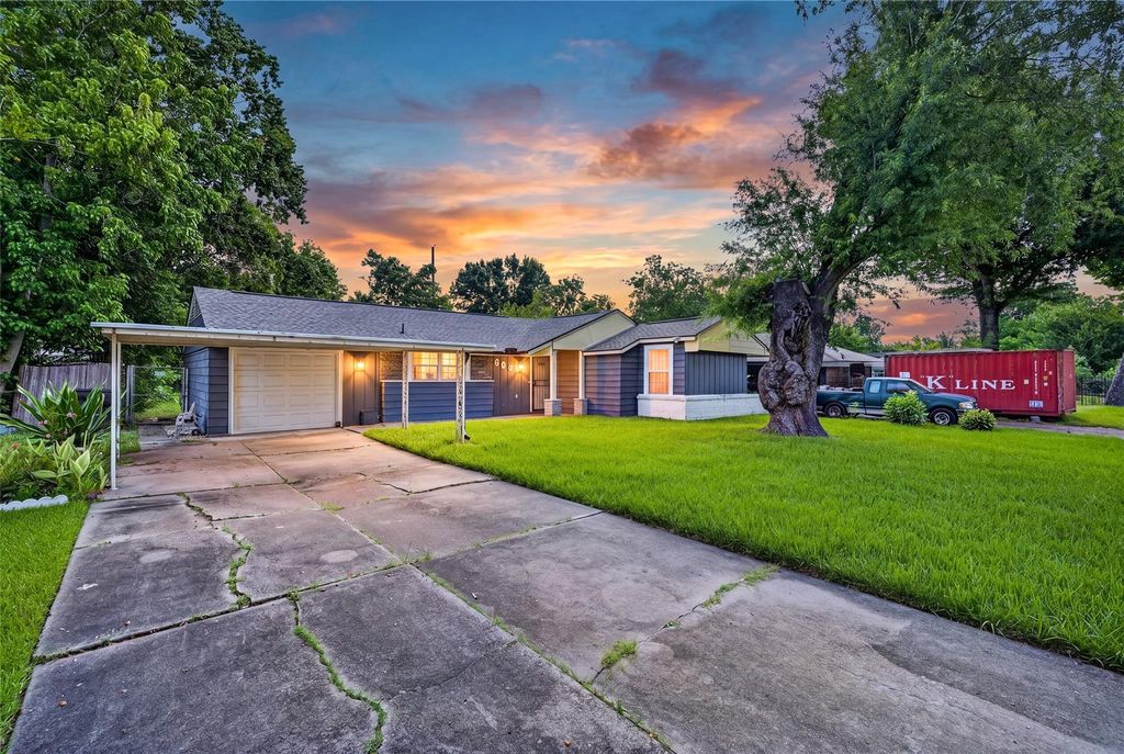 6039 Willow Glen Drive, Houston, TX 77033