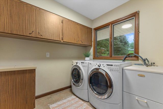 W265N6553 Beacon Hills CIRCLE, Lisbon, WI 53089