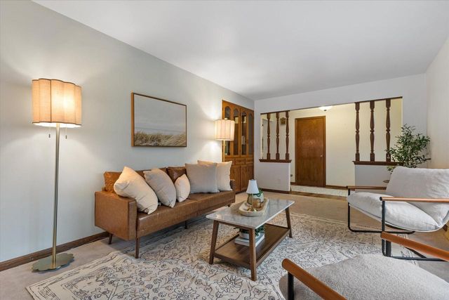 W265N6553 Beacon Hills CIRCLE, Lisbon, WI 53089