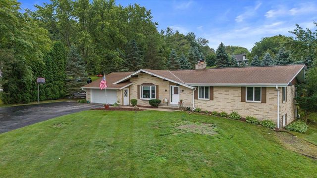 W265N6553 Beacon Hills CIRCLE, Lisbon, WI 53089