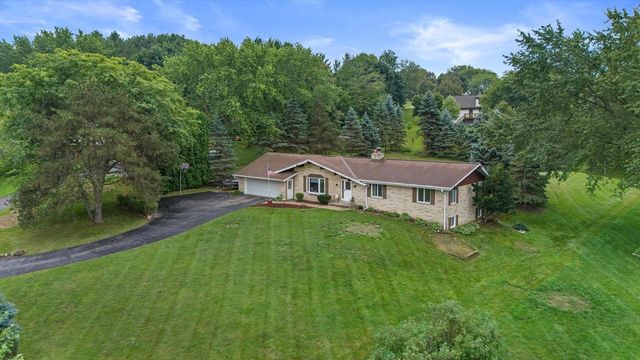 W265N6553 Beacon Hills CIRCLE, Lisbon, WI 53089
